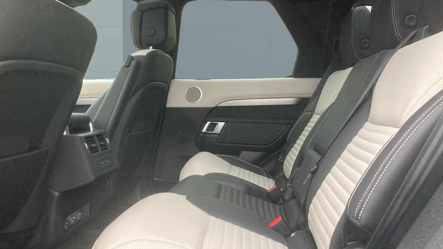 Used Land Rover Discovery 2023 for sale - 76924219: Photo 4