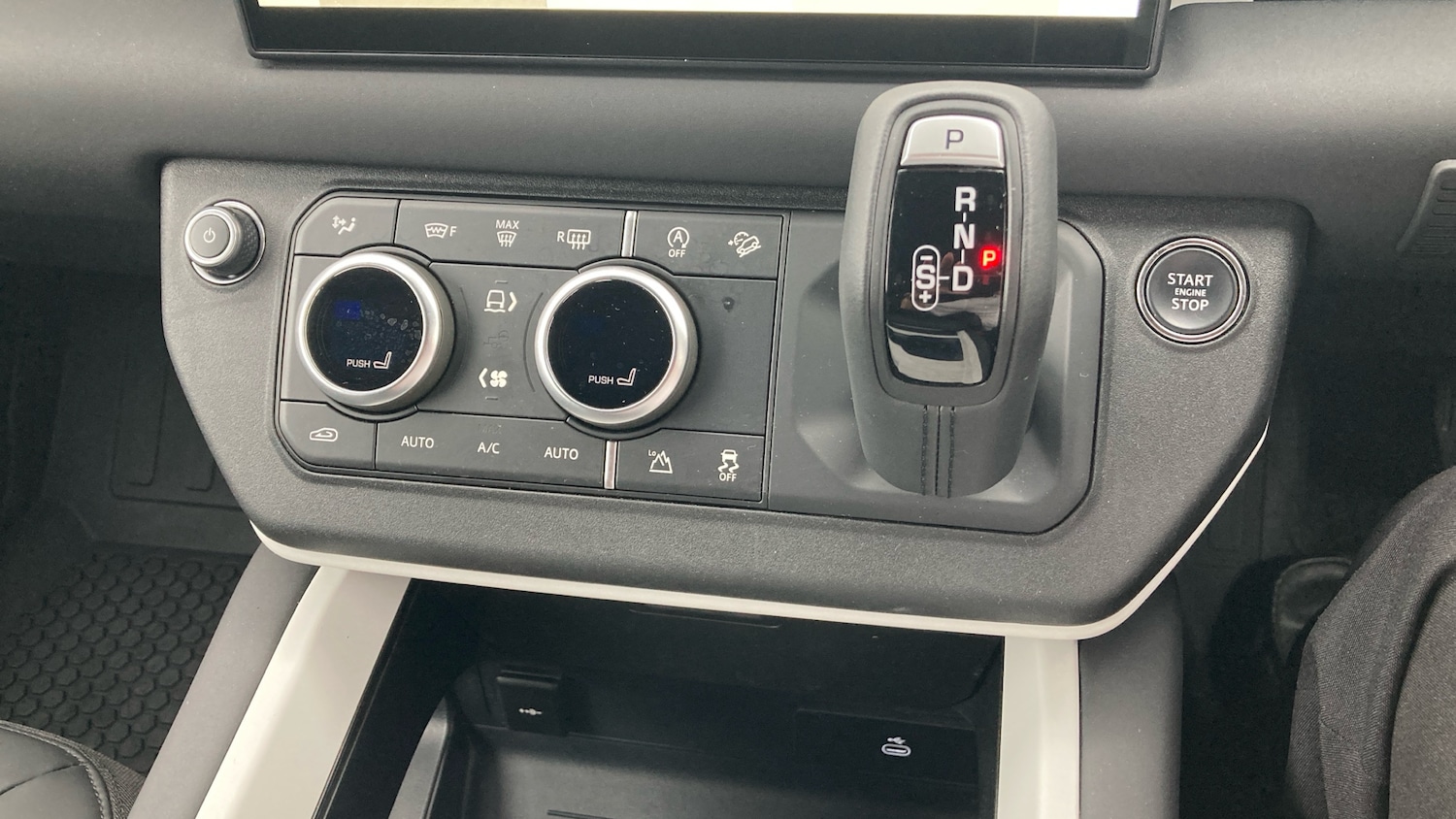 Used Land Rover Defender 2025 for sale - 77297054: Photo 31