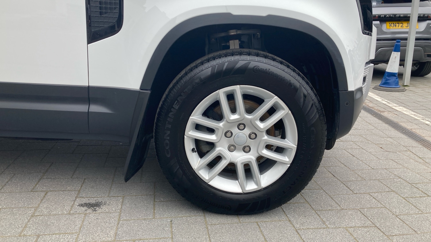 Used Land Rover Defender 2025 for sale - 77297054: Photo 7