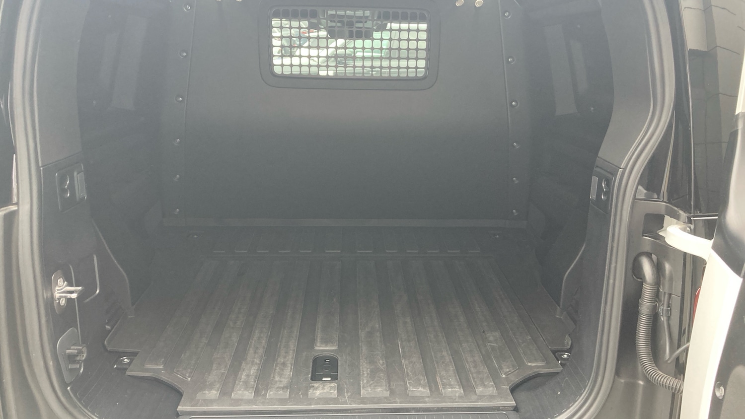 Used Land Rover Defender 2025 for sale - 77297054: Photo 9