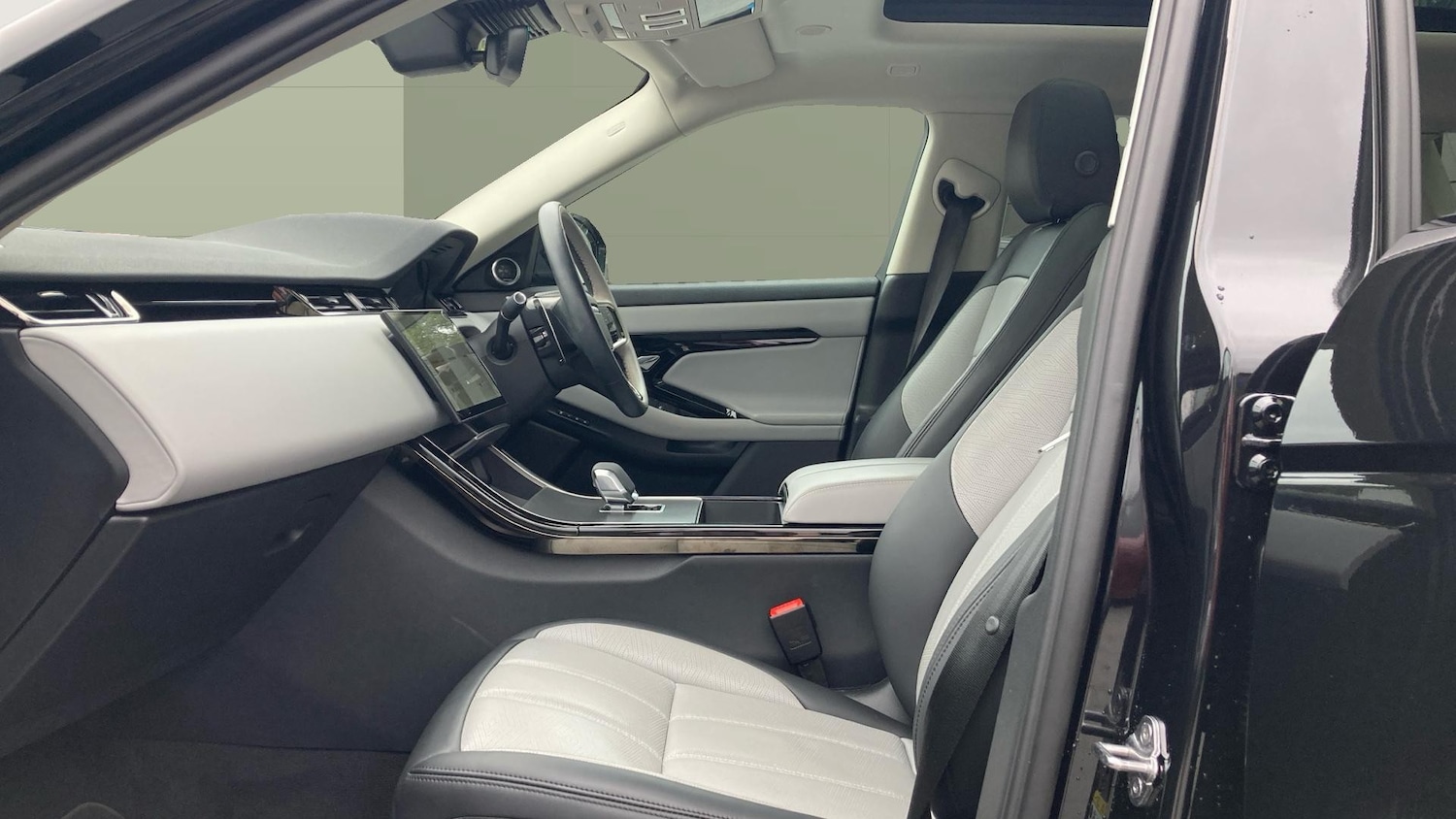 Used Land Rover Range Rover Evoque 2025 for sale - 76231604: Photo 3