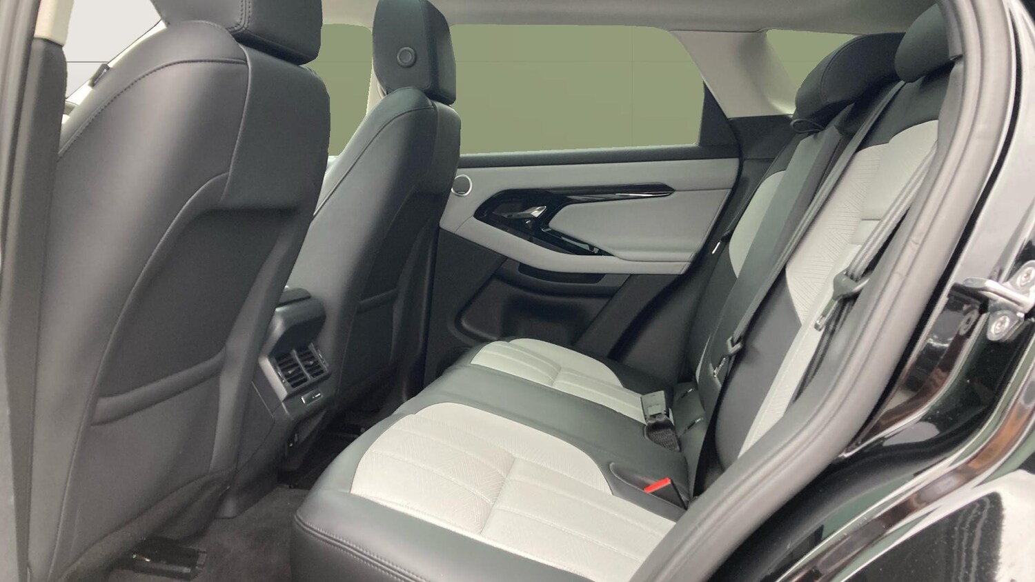 Used Land Rover Range Rover Evoque 2025 for sale - 76231604: Photo 4