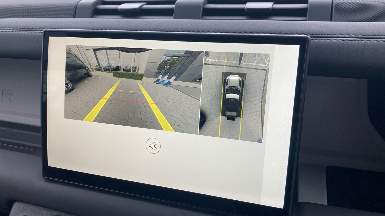 Used Land Rover Defender 2025 for sale - 76131218: Photo 12