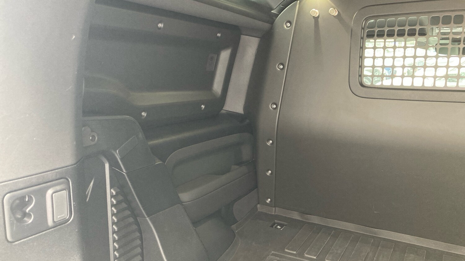 Used Land Rover Defender 2025 for sale - 76131218: Photo 23