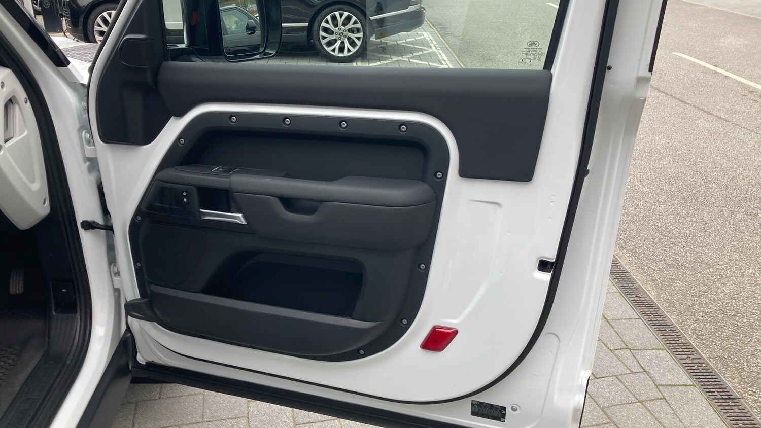 Used Land Rover Defender 2025 for sale - 76131218: Photo 25