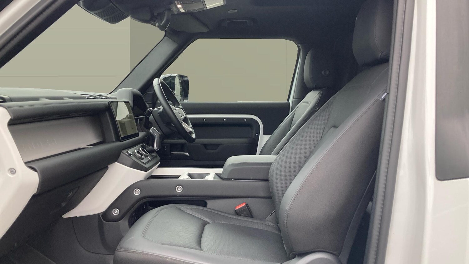 Used Land Rover Defender 2025 for sale - 76131218: Photo 3