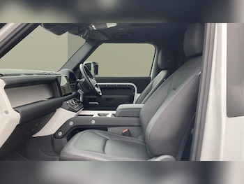 Used Land Rover Defender 2025 for sale - 76131218: Photo