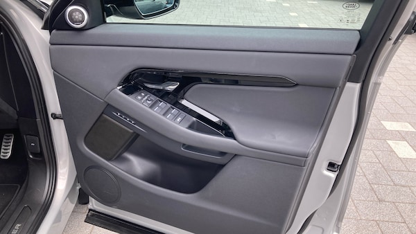 Used Land Rover Range Rover Evoque 2025 for sale - 75618836: Photo 24