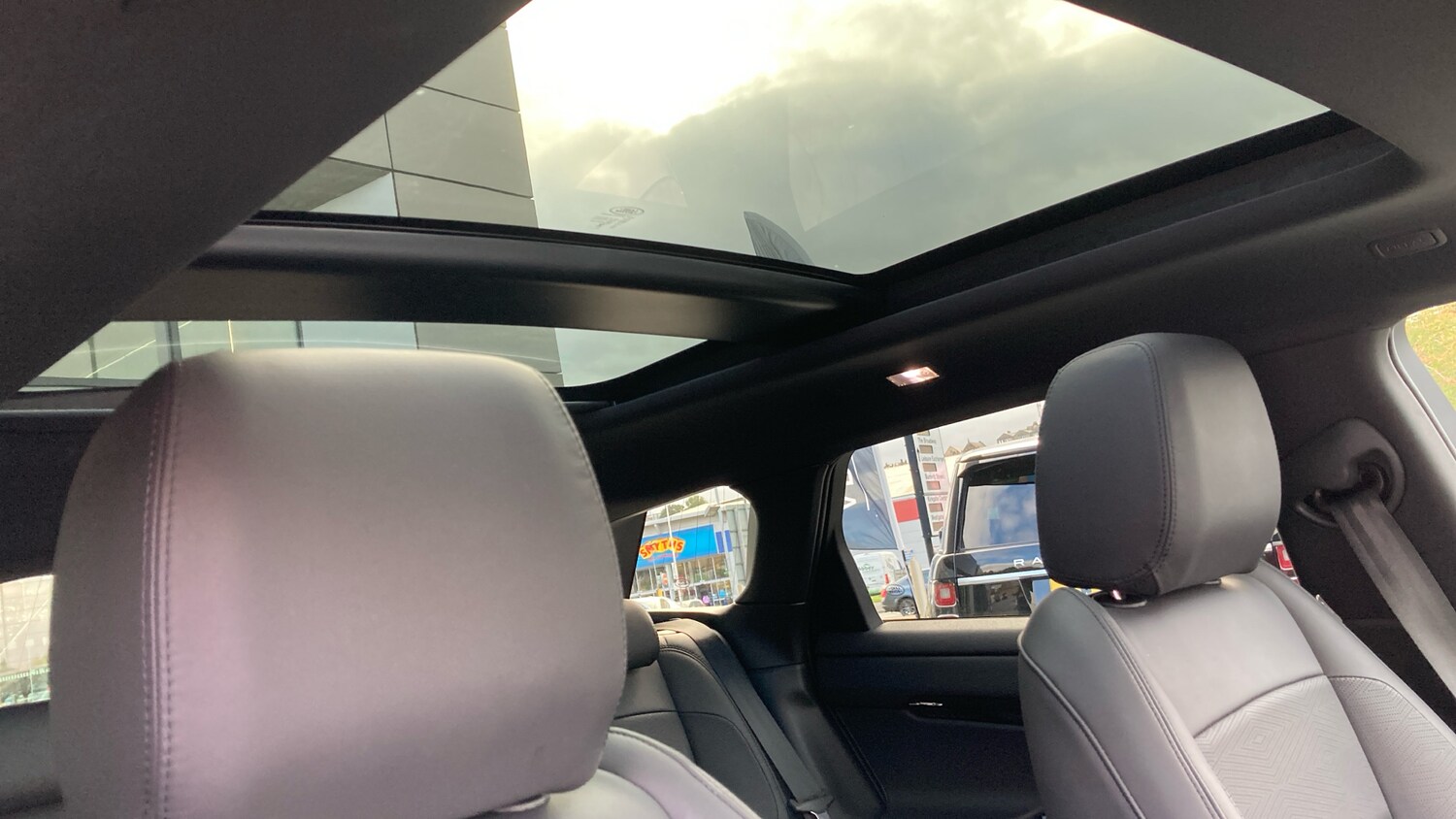 Used Land Rover Range Rover Evoque 2025 for sale - 76218686: Photo 21