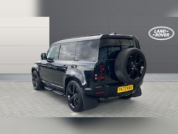 Used Land Rover Defender 2022 for sale - 76196350: Photo