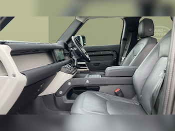 Used Land Rover Defender 2022 for sale - 76196350: Photo