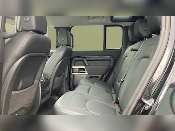 Used Land Rover Defender 2022 for sale - 76196350: Photo