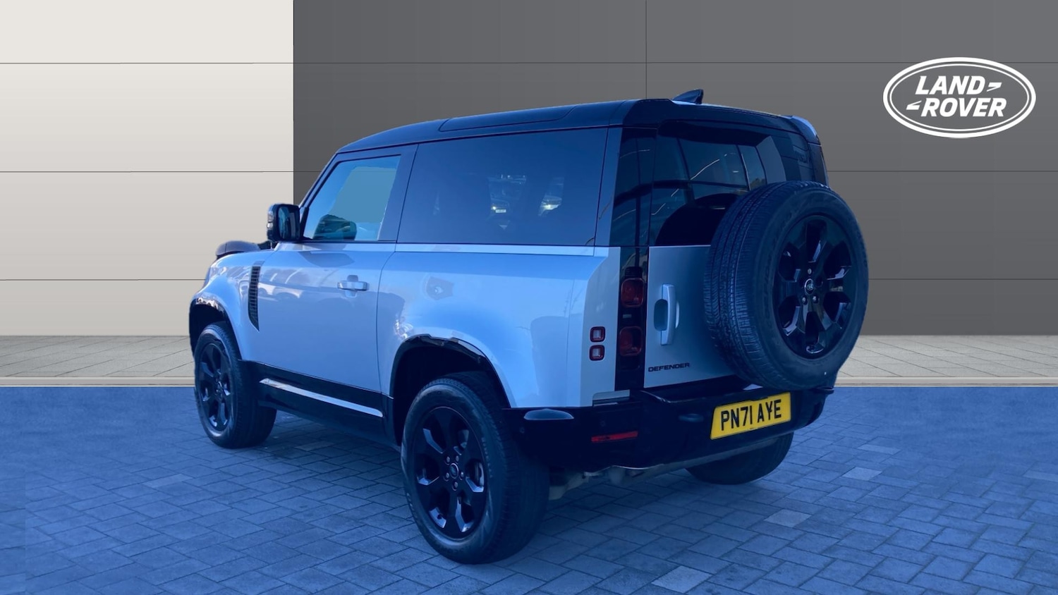 Used Land Rover Defender 2022 for sale - 76384913: Photo 2