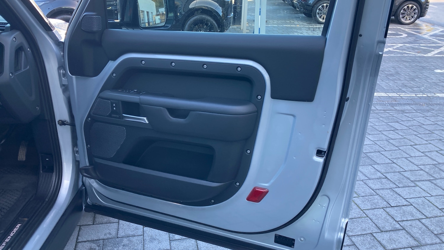 Used Land Rover Defender 2022 for sale - 76384913: Photo 25