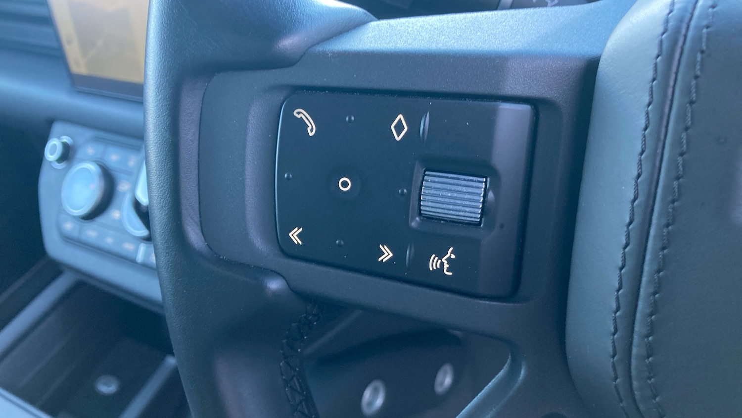 Used Land Rover Defender 2022 for sale - 76384913: Photo 27