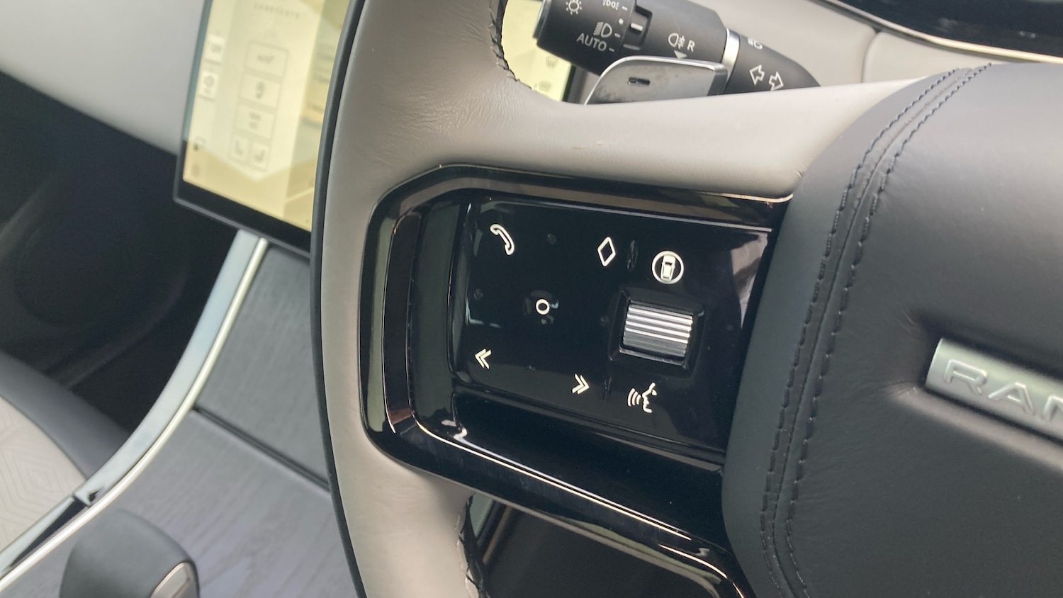 Used Land Rover Range Rover Evoque 2025 for sale - 75894488: Photo 24