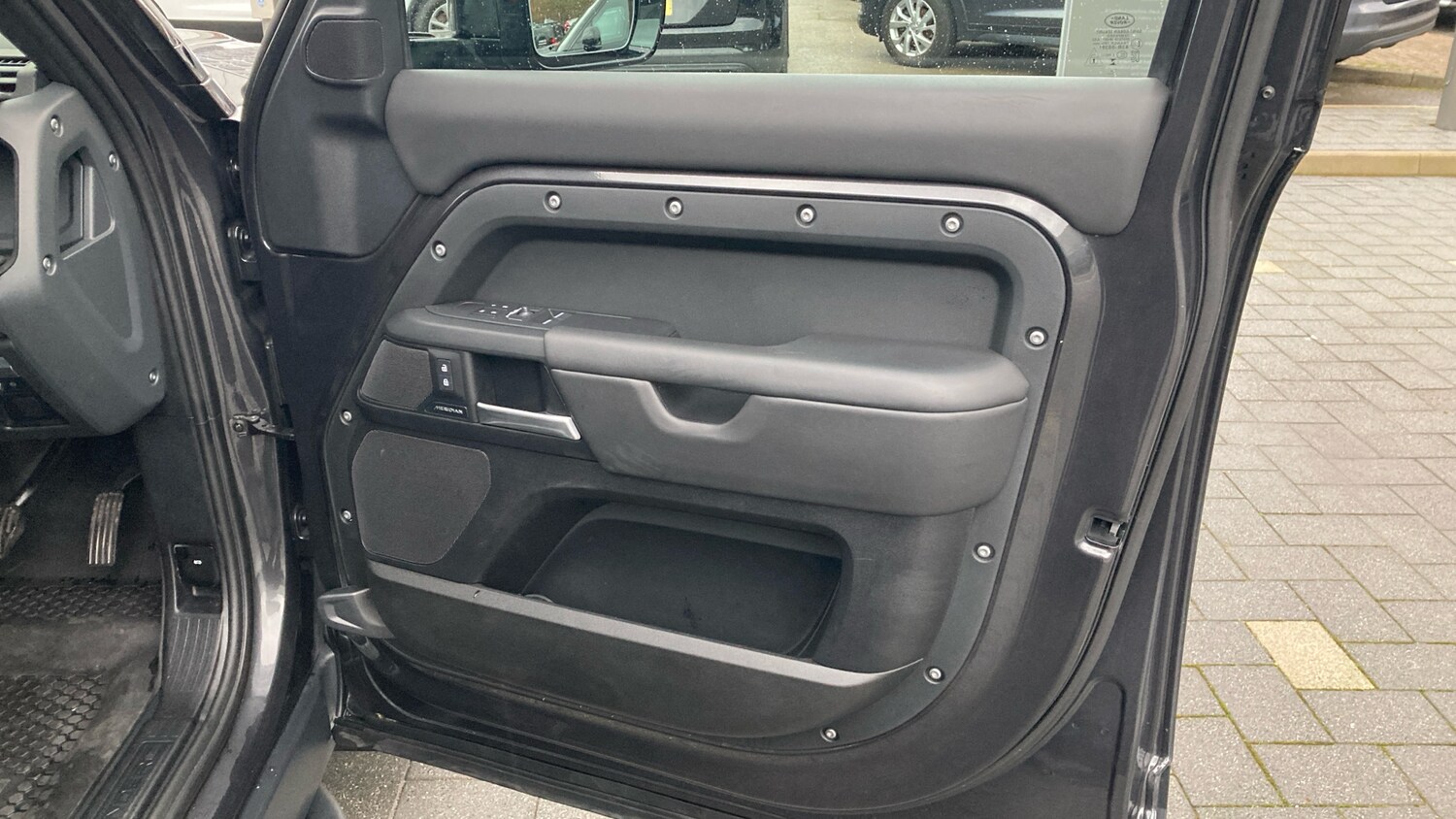 Used Land Rover Defender 2024 for sale - 77128104: Photo 24