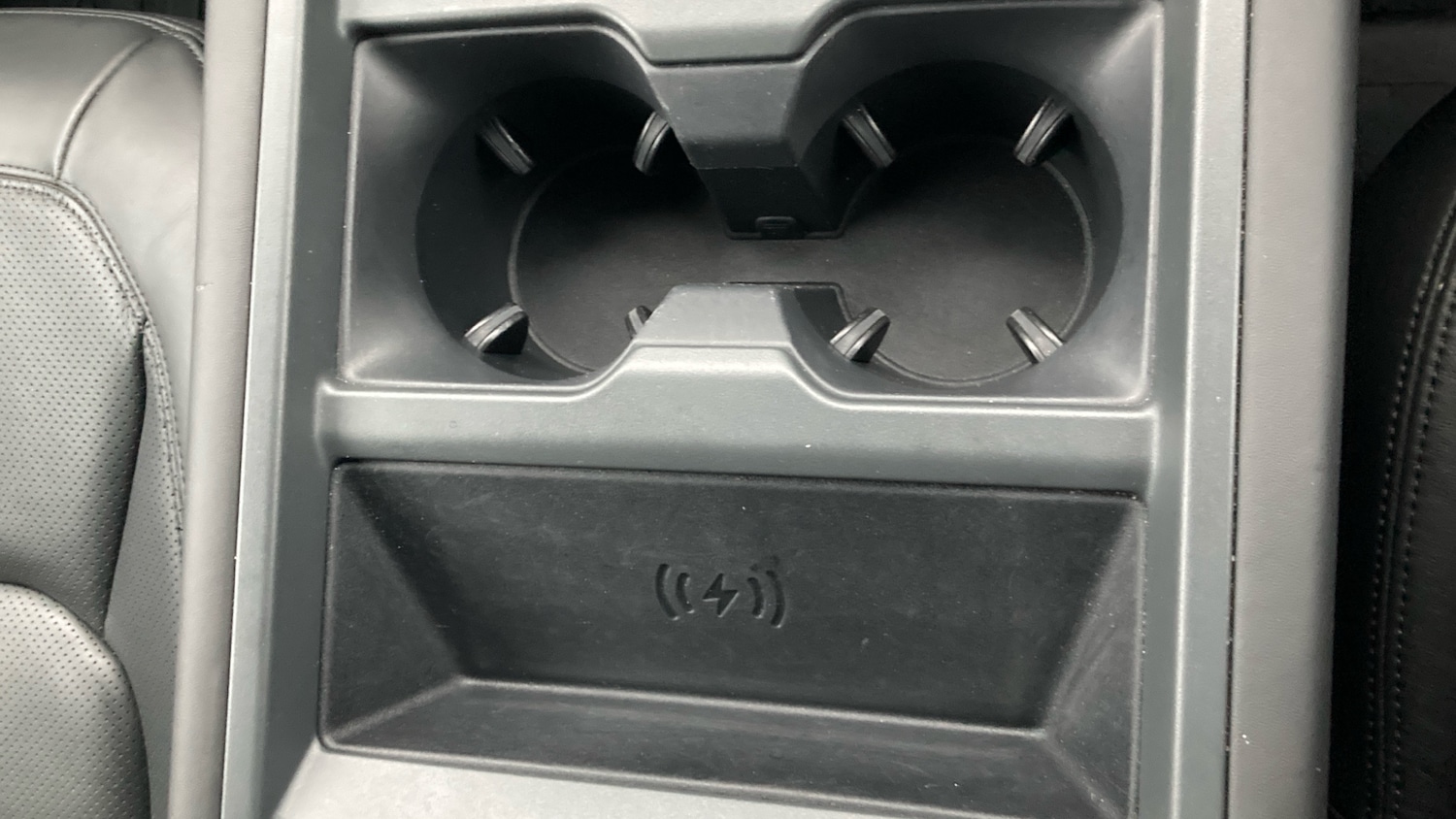 Used Land Rover Defender 2024 for sale - 77128104: Photo 31