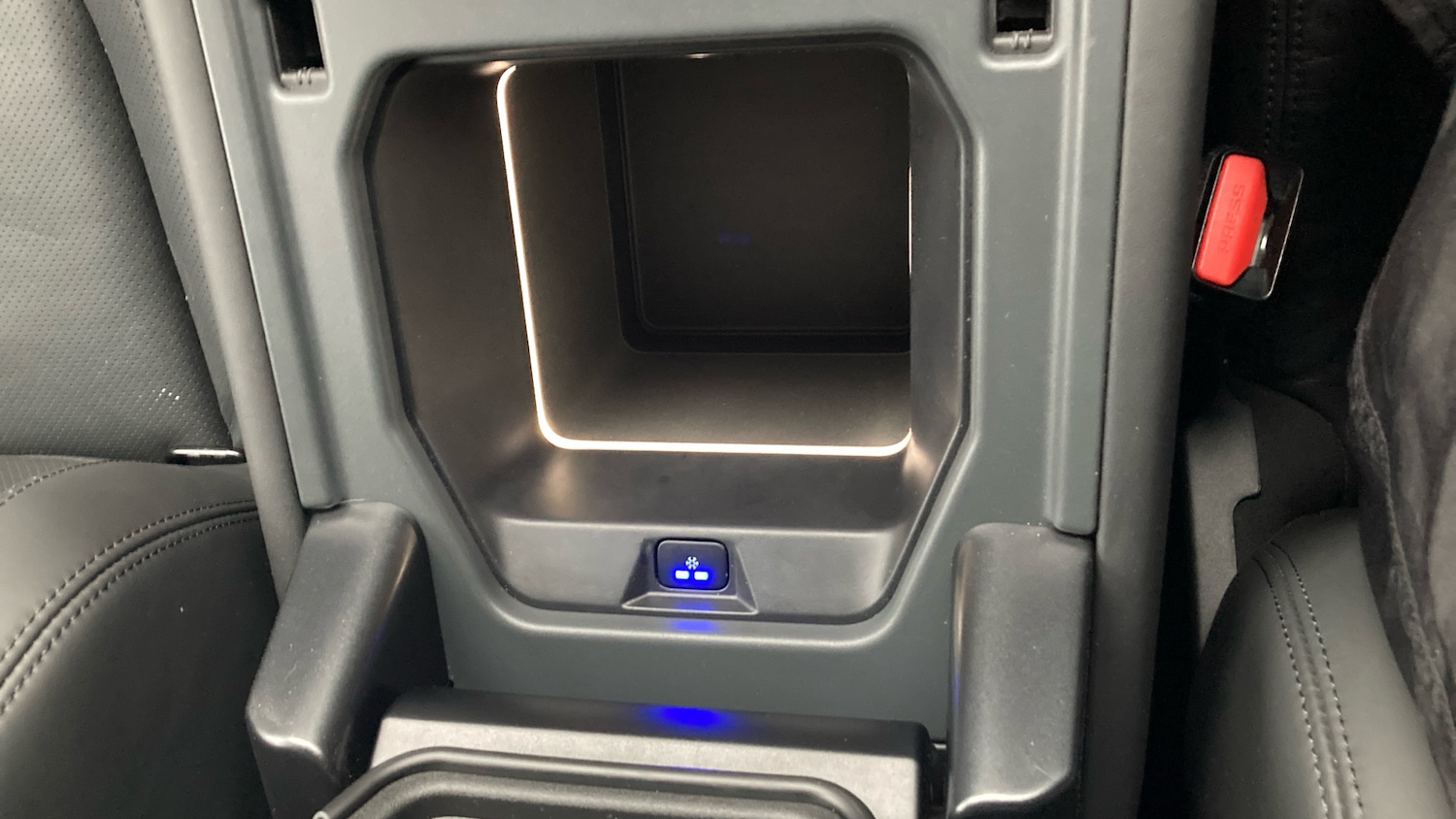 Used Land Rover Defender 2024 for sale - 77128104: Photo 32