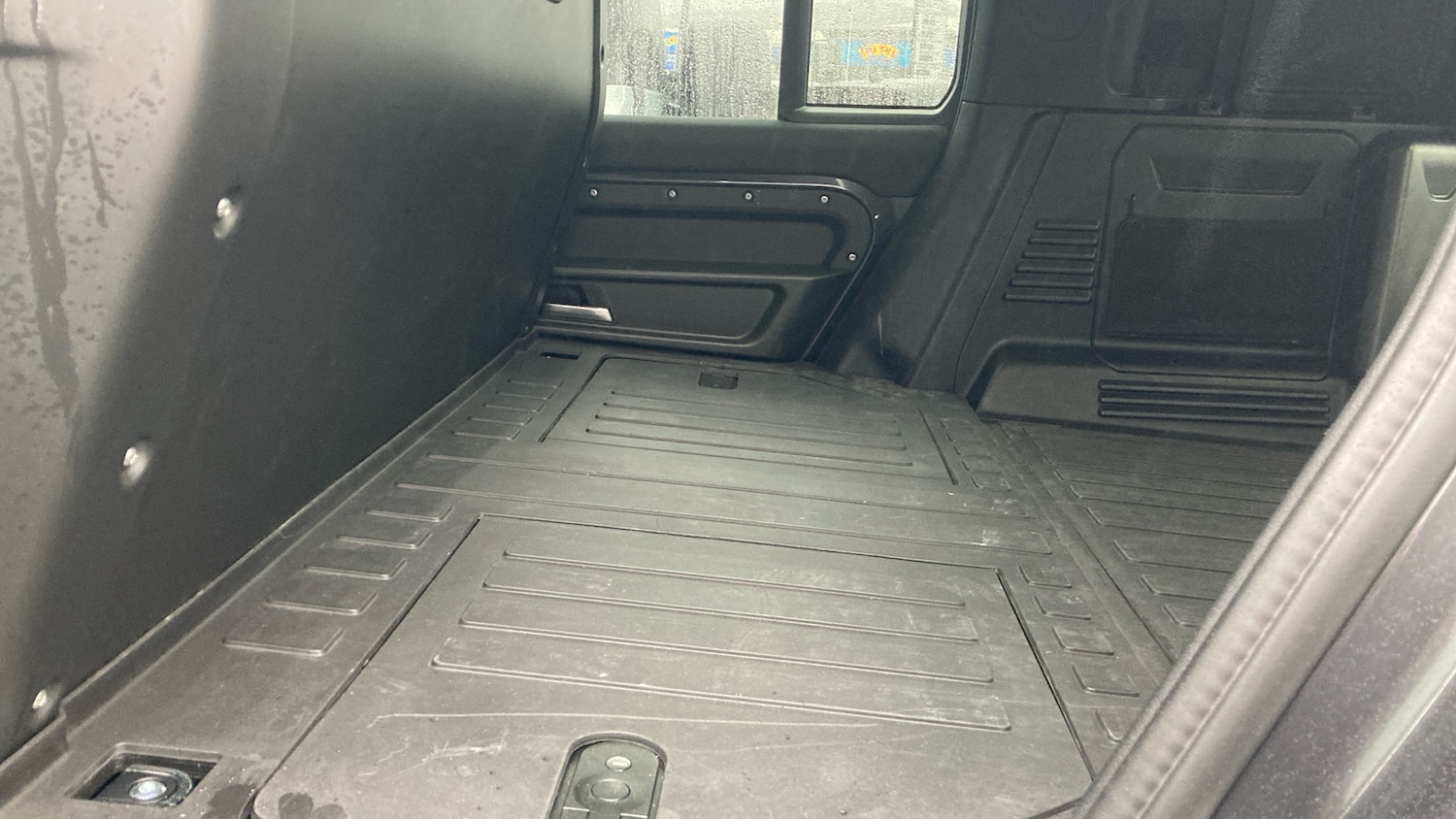 Used Land Rover Defender 2024 for sale - 77128104: Photo 38