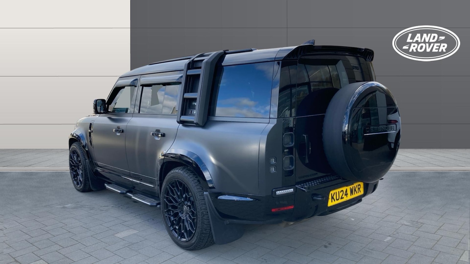 Used Land Rover Defender 2024 for sale - 77846325: Photo 2