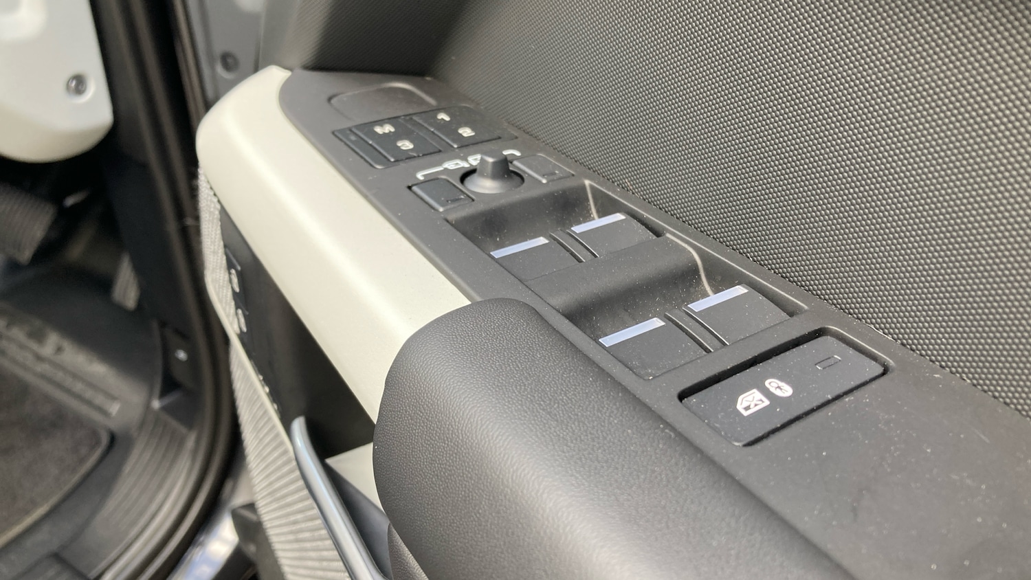 Used Land Rover Defender 2024 for sale - 77846325: Photo 25