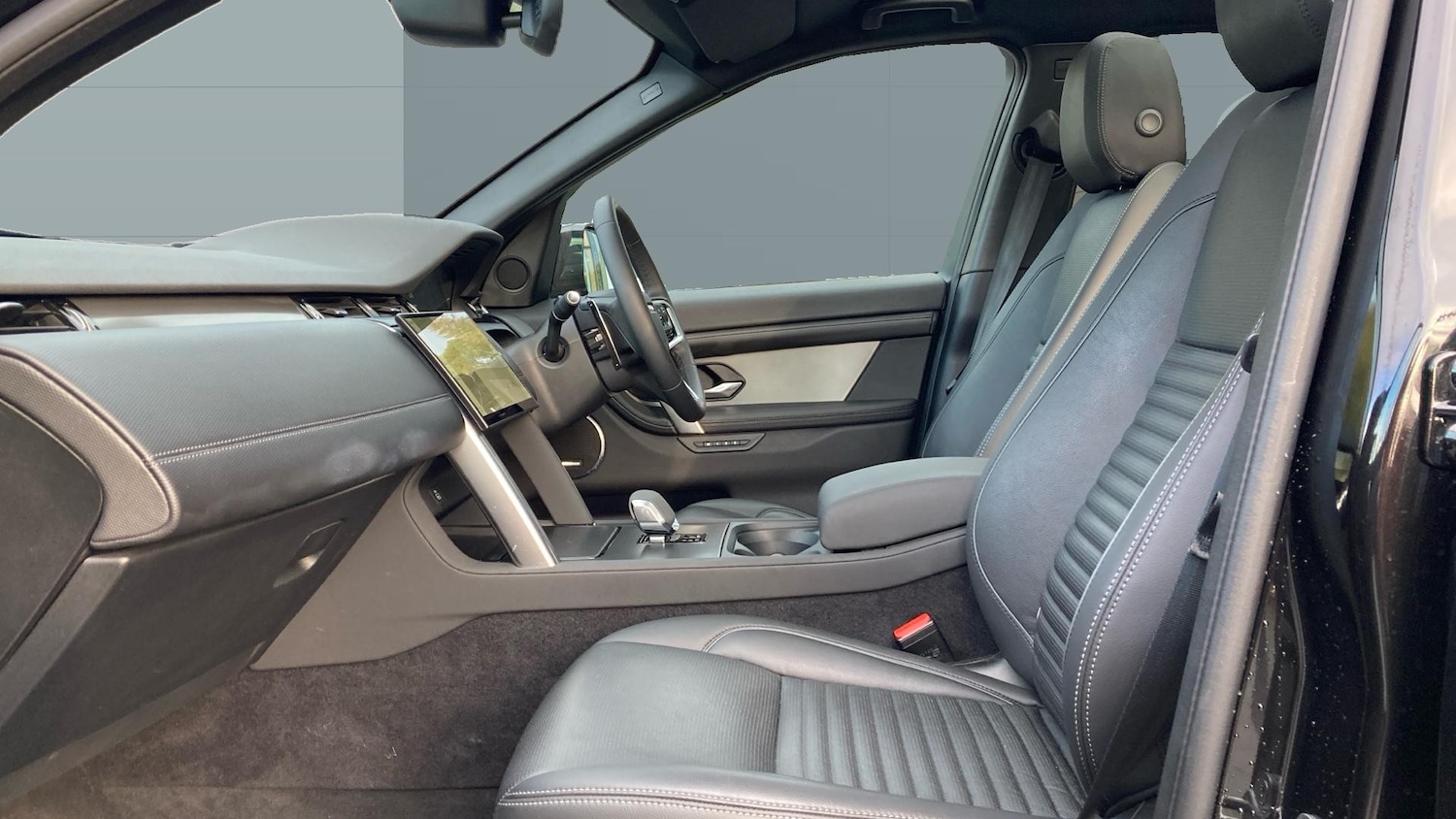 Used Land Rover Discovery Sport 2024 for sale - 76319991: Photo 3