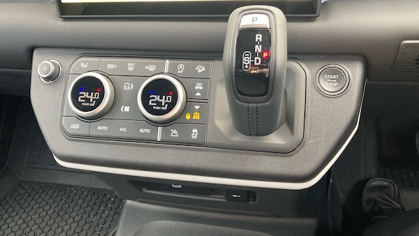 Used Land Rover Defender 2025 for sale - 76193781: Photo 31