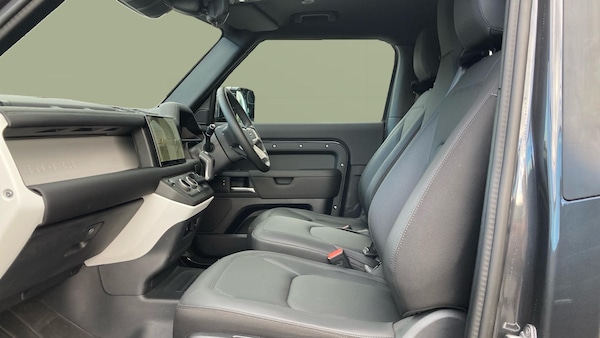Used Land Rover Defender 2025 for sale - 76193781: Photo 3
