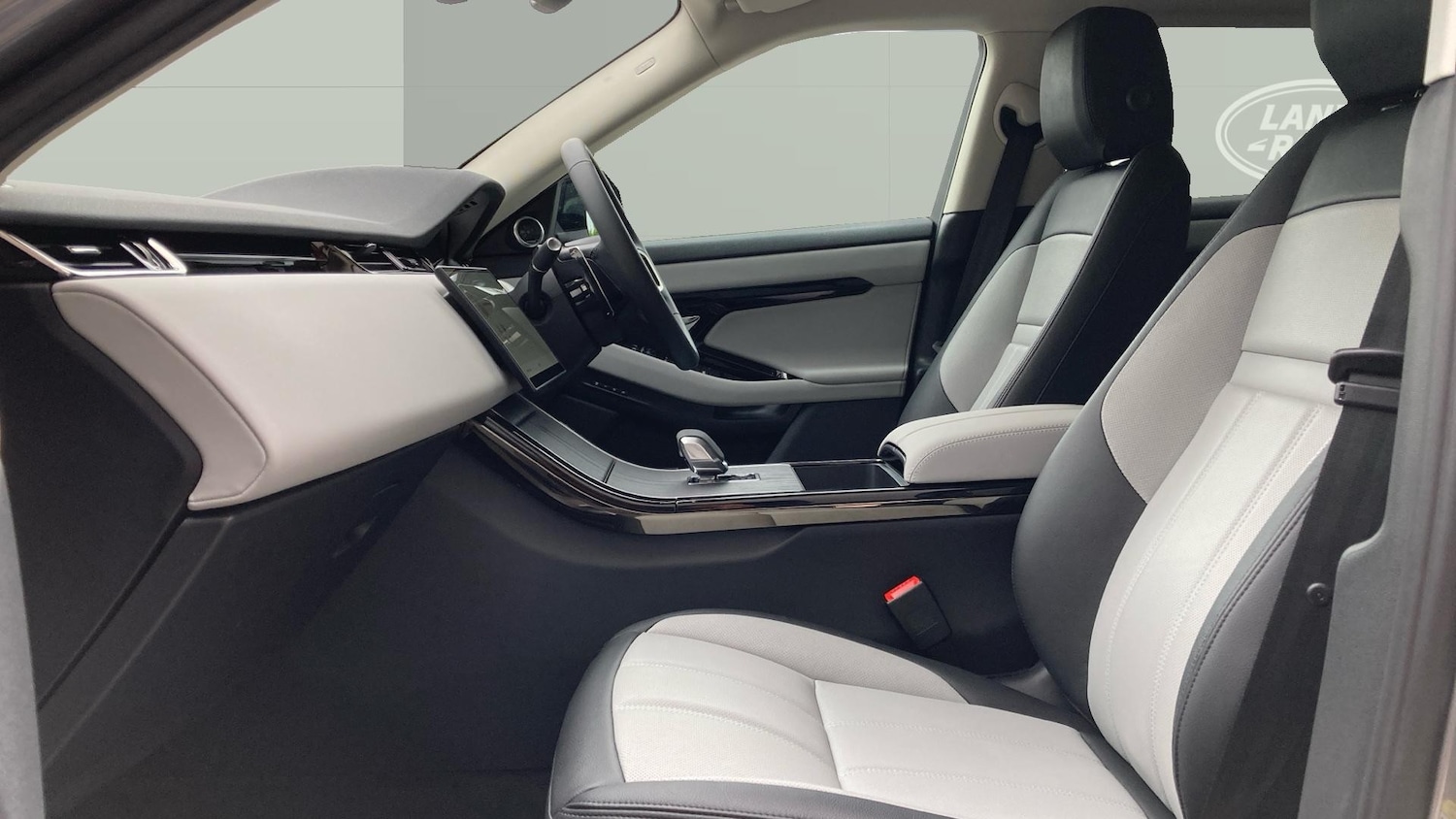 Used Land Rover Range Rover Evoque 2025 for sale - 77350330: Photo 3