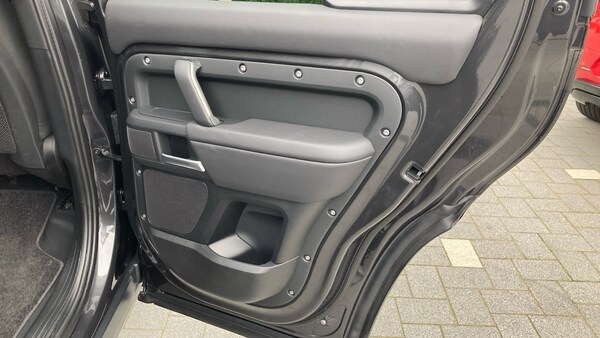 Used Land Rover Defender 2025 for sale - 76231603: Photo 24