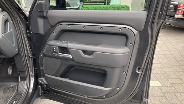 Used Land Rover Defender 2025 for sale - 76231603: Photo 25