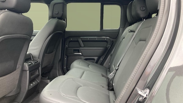 Used Land Rover Defender 2025 for sale - 76231603: Photo 4