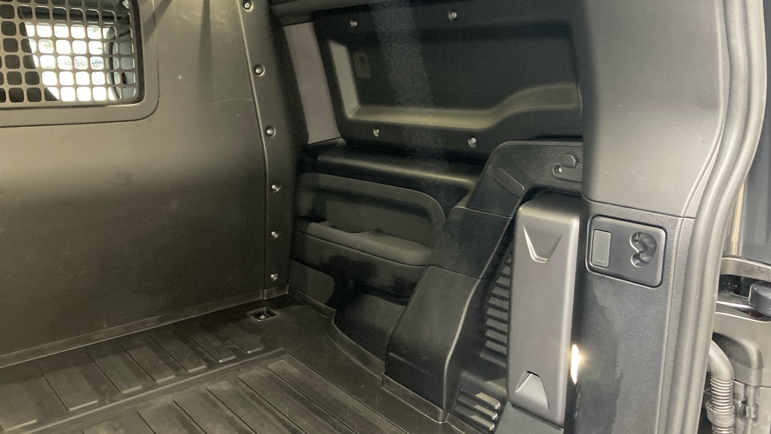 Used Land Rover Defender 2024 for sale - 76905964: Photo 23