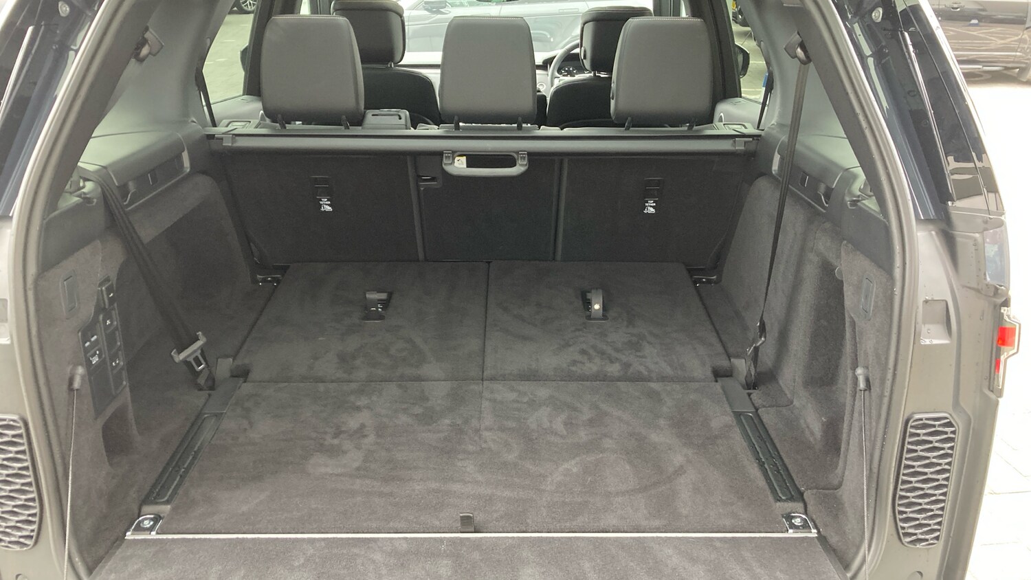 Used Land Rover Discovery 2025 for sale - 76218688: Photo 10