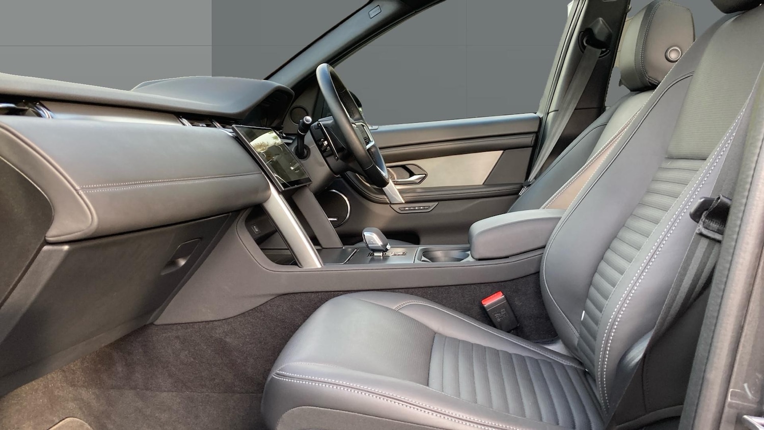 Used Land Rover Discovery Sport 2025 for sale - 76384908: Photo 3