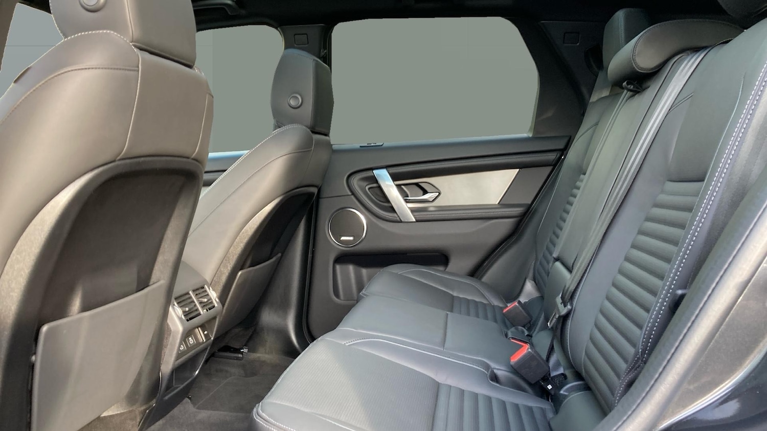 Used Land Rover Discovery Sport 2025 for sale - 76384908: Photo 4