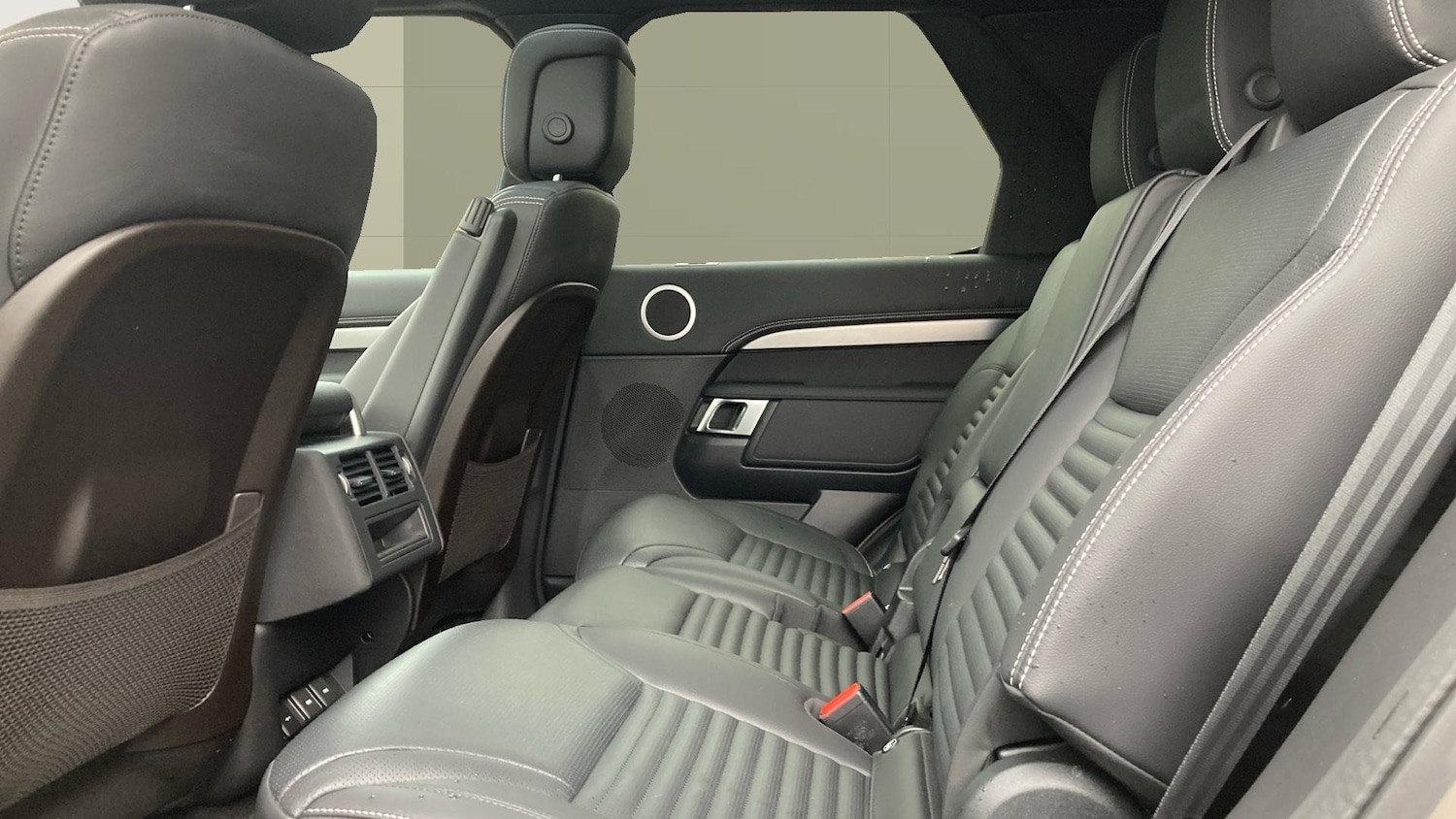 Used Land Rover Discovery 2023 for sale - 76879229: Photo 4