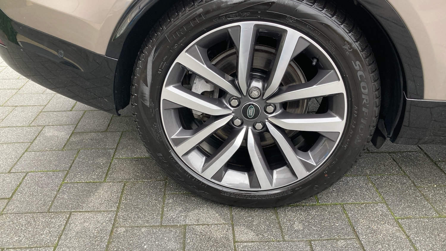 Used Land Rover Discovery 2023 for sale - 76879229: Photo 42