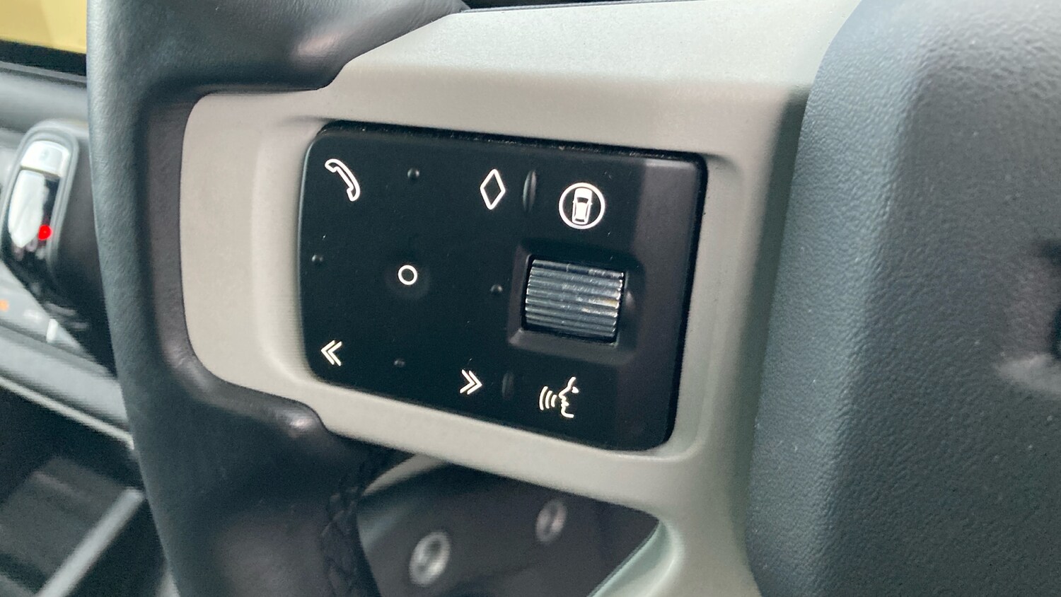 Used Land Rover Defender 2024 for sale - 76580622: Photo 26