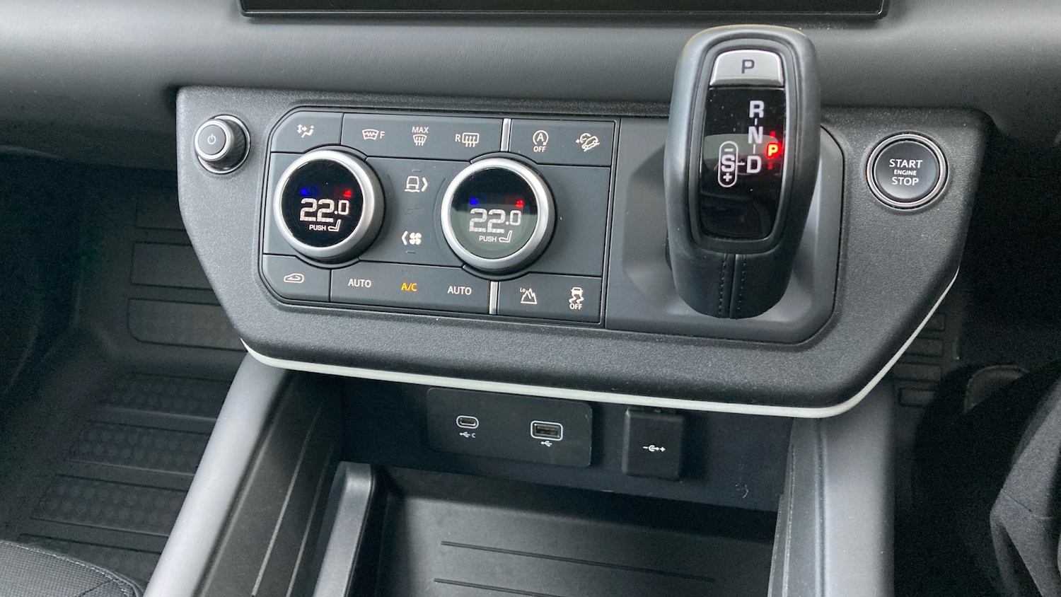 Used Land Rover Defender 2024 for sale - 76580622: Photo 32