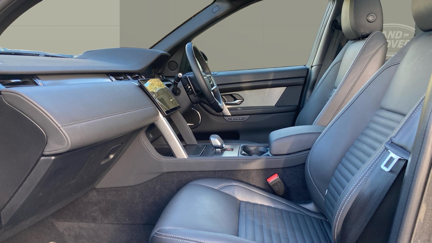 Used Land Rover Discovery Sport 2025 for sale - 76638559: Photo 3