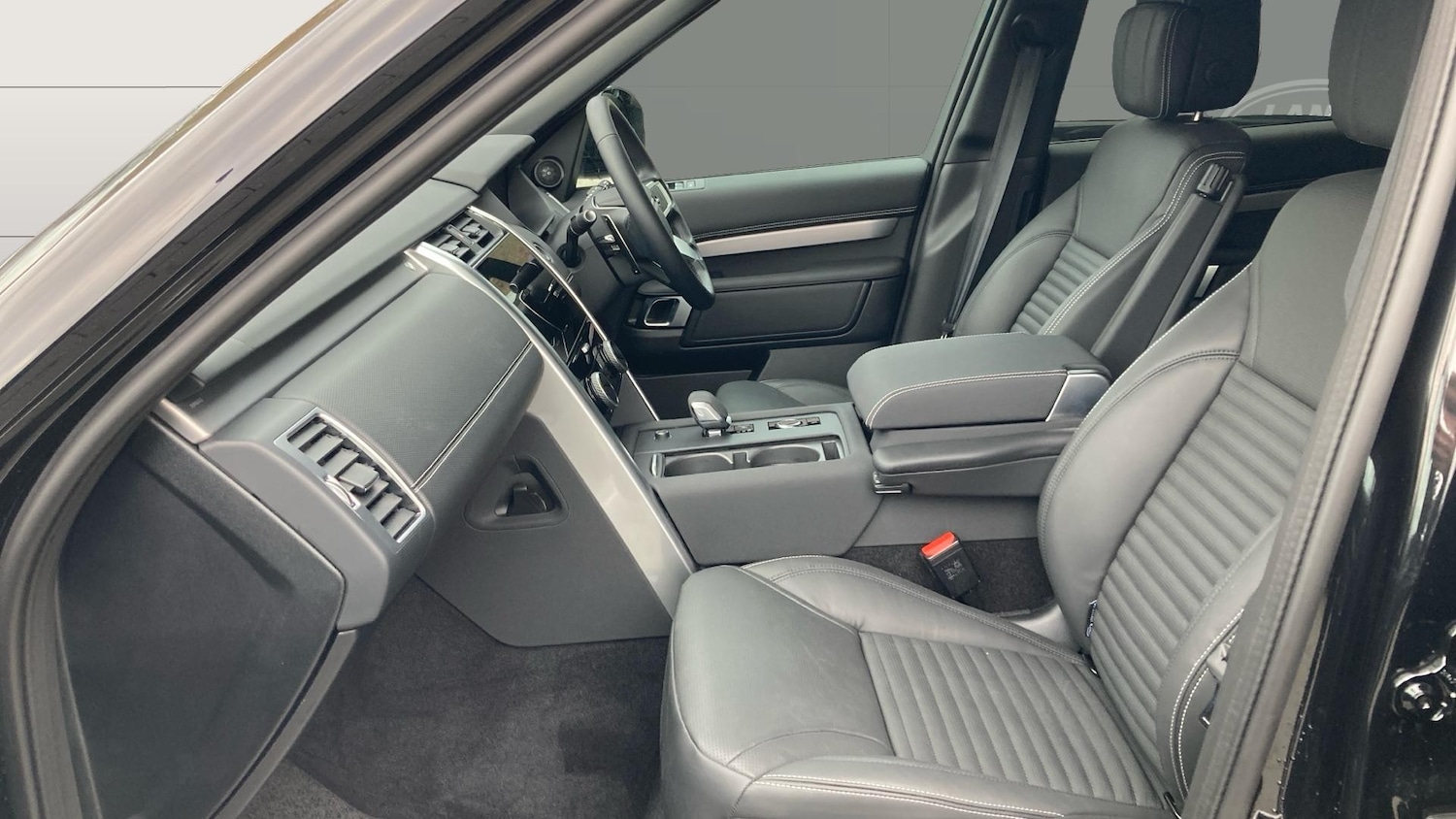 Used Land Rover Discovery 2025 for sale - 77676185: Photo 3