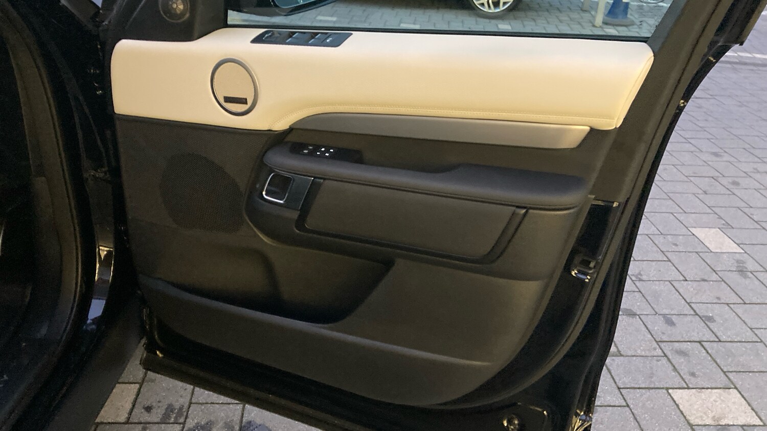 Used Land Rover Discovery 2025 for sale - 76477186: Photo 24