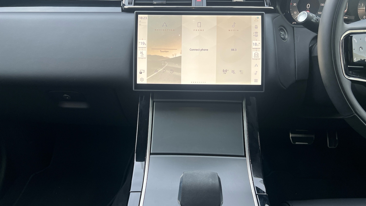 Used Land Rover Range Rover Velar 2024 for sale - 76393438: Photo 14