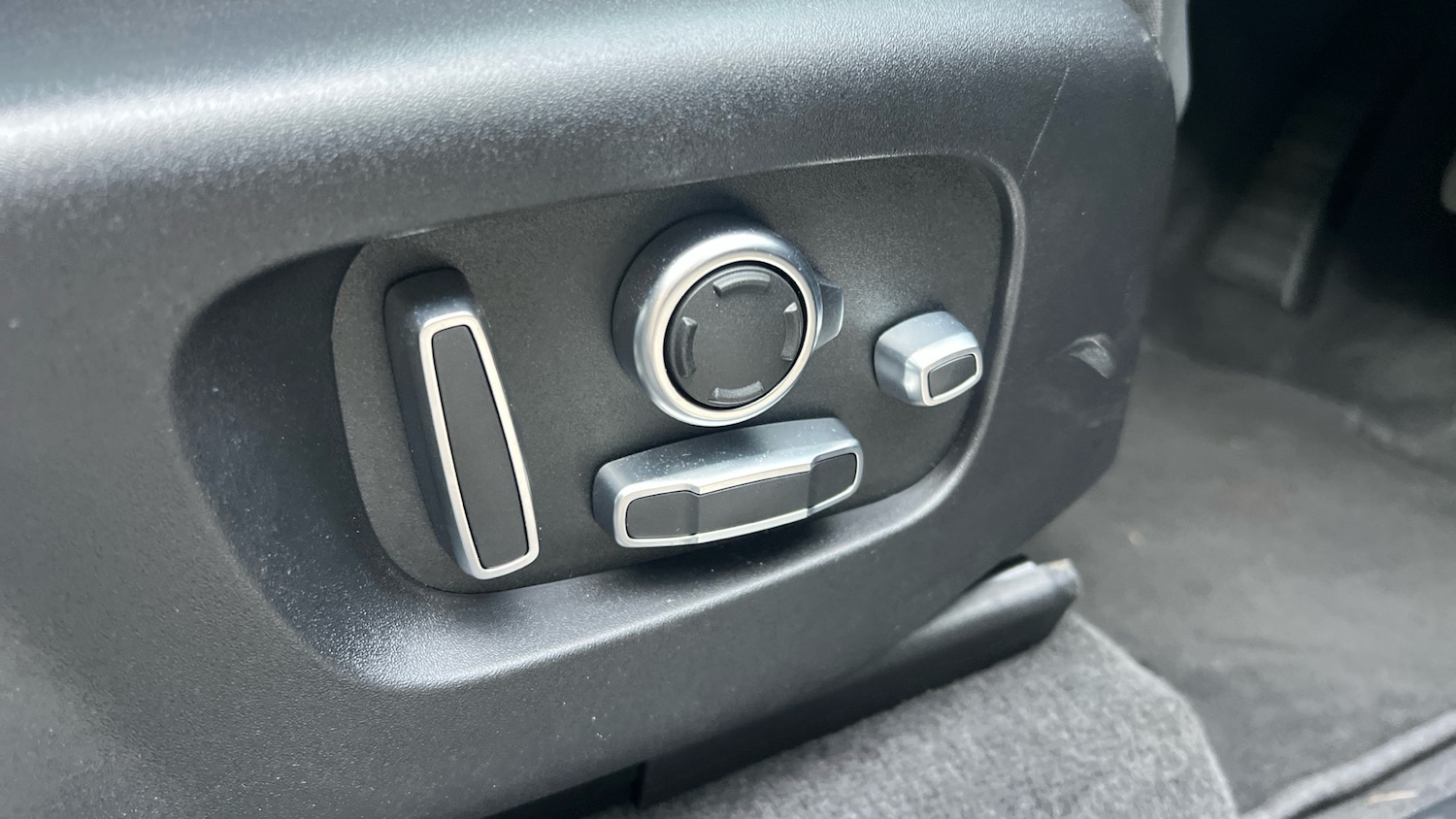 Used Land Rover Range Rover Velar 2024 for sale - 76393438: Photo 28