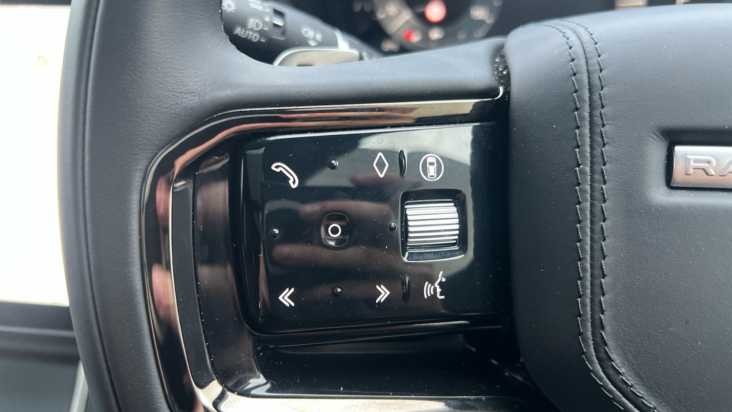 Used Land Rover Range Rover Velar 2024 for sale - 76393438: Photo 33