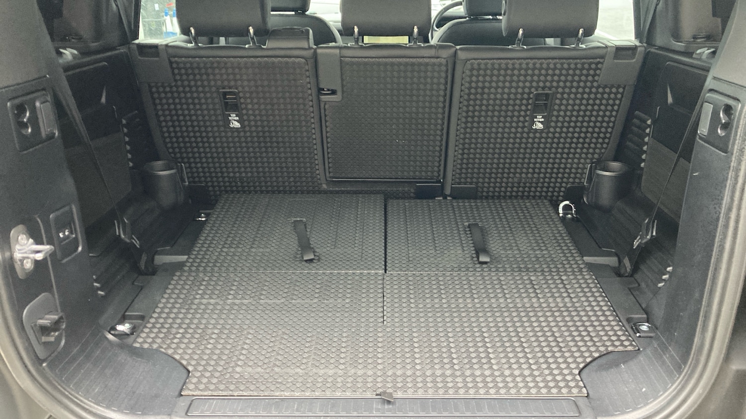 Used Land Rover Defender 2022 for sale - 77026030: Photo 10