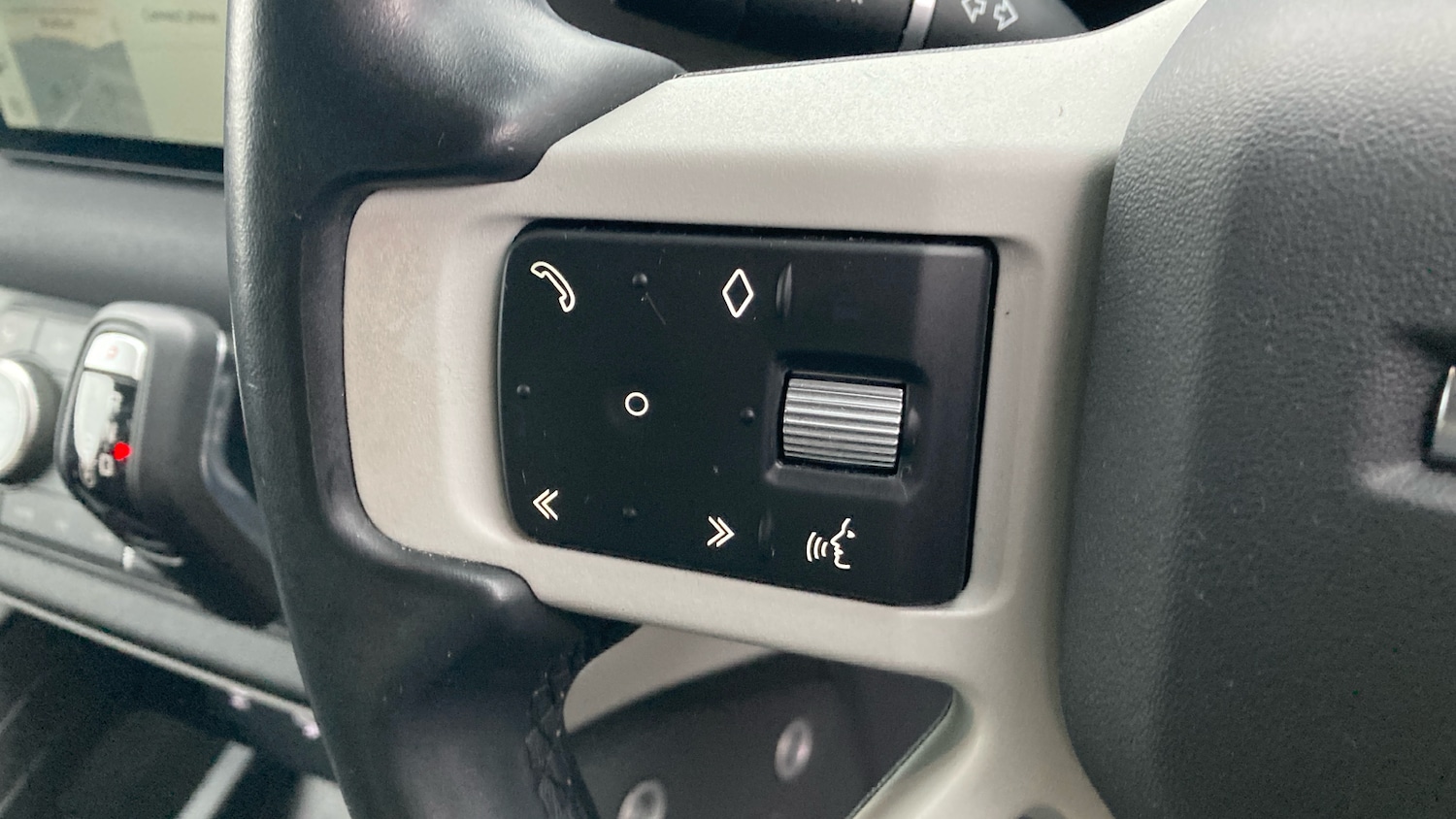 Used Land Rover Defender 2022 for sale - 77026030: Photo 27