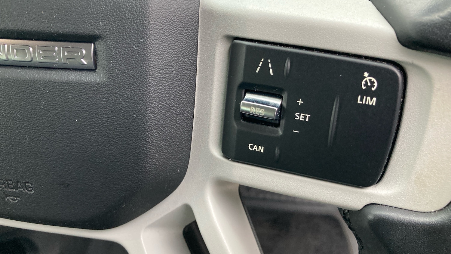 Used Land Rover Defender 2022 for sale - 77026030: Photo 28